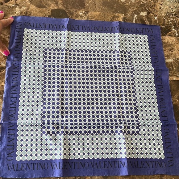 VALENTINO - Picture 3 of 4